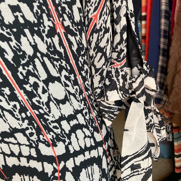 Umgee unique print dress with tie sleeves, fully lined, size small - Picture 8 of 13